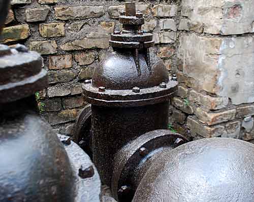 Brauchwasserabsperrschieber Park Babelsberg Maschinenhaus, Eisenguss