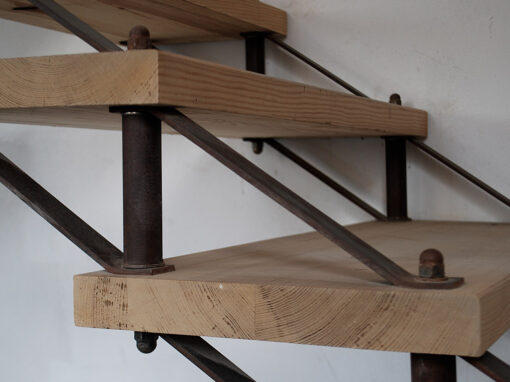 Konstruktion und Fertigung einer Stahl/Holztreppe