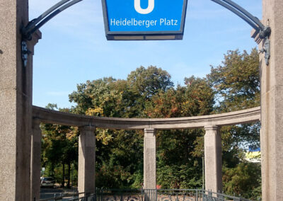 U-Bhf Heidelberger Platz, 1913, Restaurierung von Lampen und Geländer